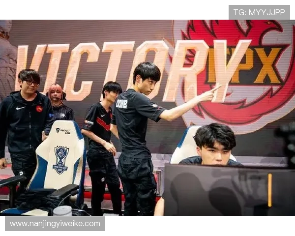 和平精英战术解析FPX战队的进攻体系与战术布局探讨